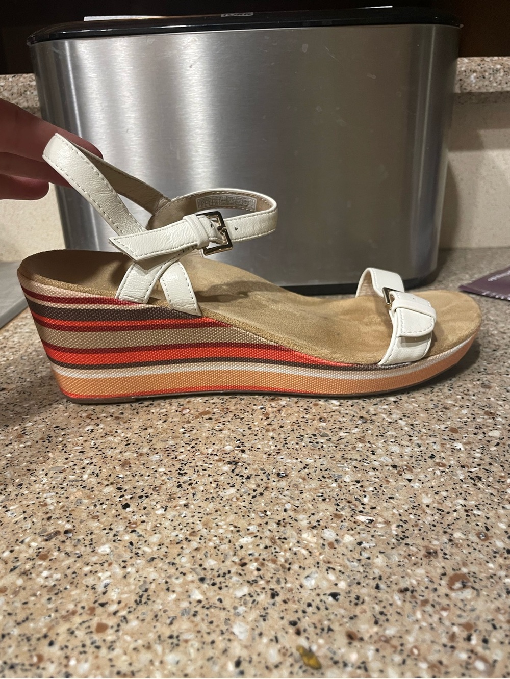 Vionic  sandal wedge platform white. 39